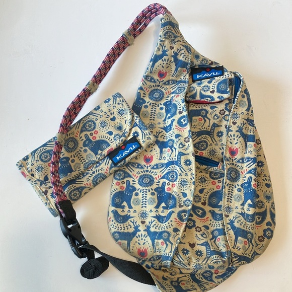 Kavu women’s sling pack with matching Wallet - Picture 1 of 16